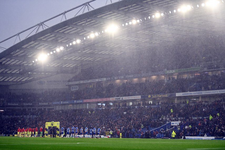Brighton prohíbe entrada al estadio de por vida a un aficionado por cánticos homófobos
