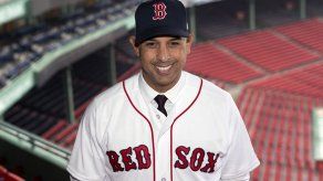 Medias Rojas contratan a Ramón Vázquez como coach