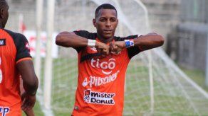 Nicolas Yuyu Muñoz se convirtió en el máximo goleador histórico del fútbol salvadoreño