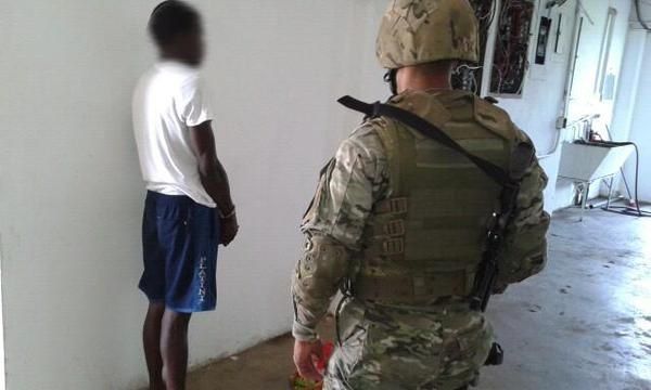 Senan retuvo a sujeto con arma de fuego durante operativo en Isla del Rey