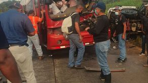 Los heridos por el accidente fueron auxiliados por las personas que estaban cerca del incidente.