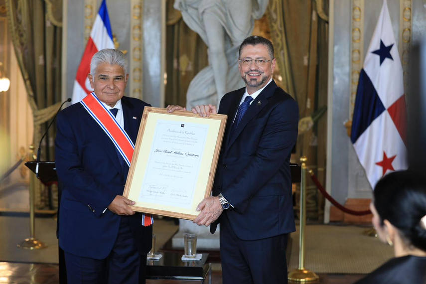 Presidente Mulino recibe la Orden Juan Mora Fernández en Costa Rica
