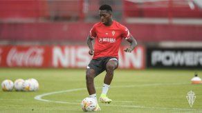 El extremo panameño José Luis Rodríguez durante los entrenamientos del Real Sporting de Gijón.