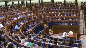 El proyecto de ley no ilegaliza la prostitución, pero propone penas de prisión de entre tres y seis años, además de multas, para los proxenetas o facilitadores.