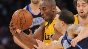 Lakers logran vencer a los Jazz por trece puntos