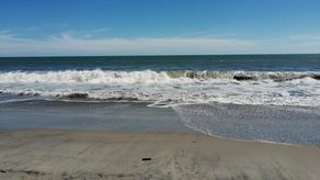 Si vive cerca de áreas costeras, estar pendiente a las mareas máximas que pueden poner en riesgo su vida y provocar inundaciones. Si vive cerca de áreas costeras, estar pendiente a las mareas máximas que pueden poner en riesgo su vida y provocar inundaciones.