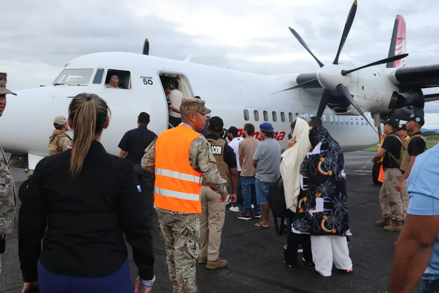 Migración deporta 30 Colombianos en vuelo chárter
