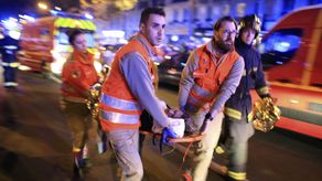 Los extremistas mataron a 130 personas en ataques suicidas y tiroteos en el Stade de France, la sala de conciertos Bataclan y terrazas de bares y restaurantes.