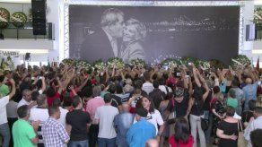 Expresidente Lula vela a su esposa acompañado de ciudadanos e izquierda brasileña