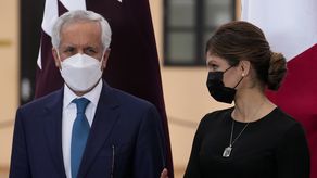 El ministro para Asuntos Exteriores del Estado de Qatar, Sultan Bin Saad Al-Moraikhi, y la canciller panameña Erika Mouynes.