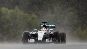 Hamilton vence a Rosberg y vuelve a tomar la pole en Austria