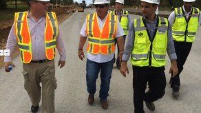 Inspeccionan trabajos de ampliación de carretera Santiago - David