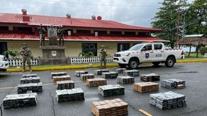 El Senan y la Fiscalía de Droga de Colón y Guna Yala decomisaron la droga escondida en dos contenedores. El Senan y la Fiscalía de Droga de Colón y Guna Yala decomisaron la droga escondida en dos contenedores.