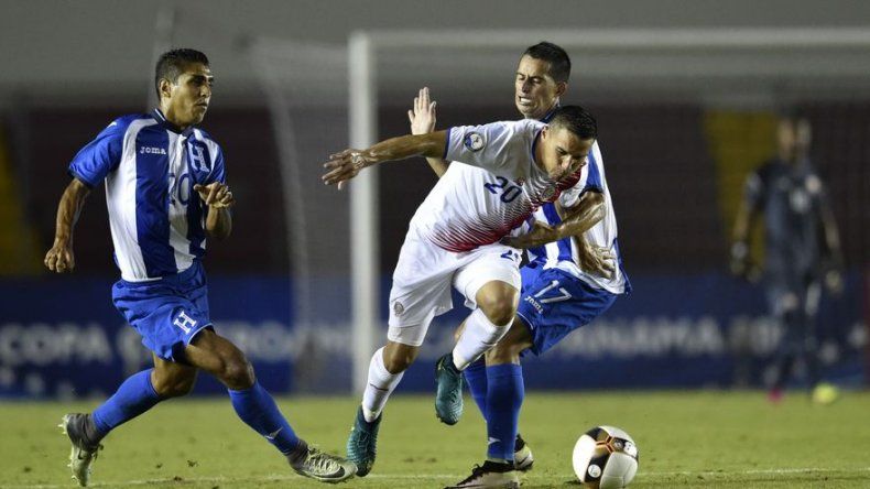 Honduras empata con Costa Rica y queda a las puertas del título