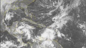 Depresión tropical gana fuerza frente a costa de México