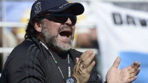 Maradona debutó con un triunfo como técnico anímico en quinta división