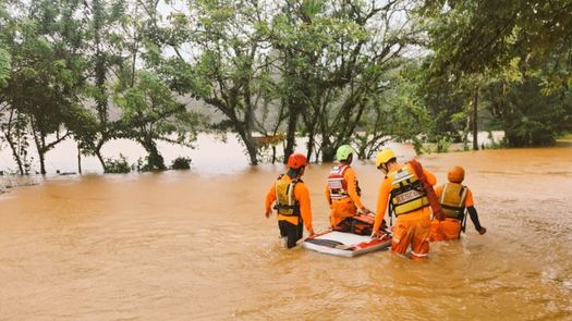 SINAPROC evacúa a moradores de Quebro, en Mariato, Veraguas. SINAPROC evacúa a moradores de Quebro, en Mariato, Veraguas.