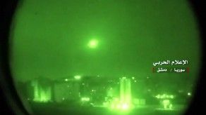Israel ataca decenas de objetivos iraníes en Siria