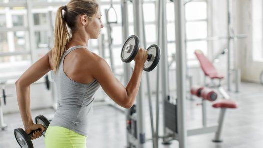 Alzar pesas no es tan malo como piensas