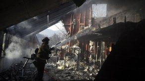 Incendio en el sur de California deja dos muertos