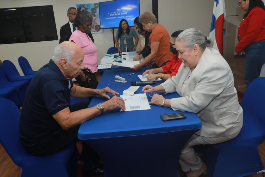 MIDES paga prima de antiguedad.