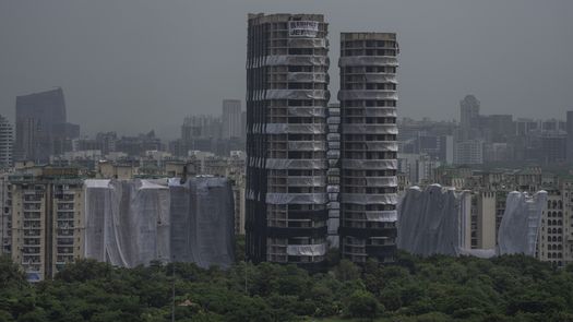 La demolición se completó en segundos, pero siguió a una batalla judicial de 12 años entre los residentes del área y la constructora Supertech Limited.