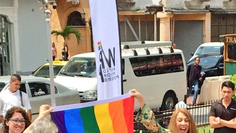 Beteta: Izada de bandera gay es algo sencillo... nadie tiene por qué verse ofendido