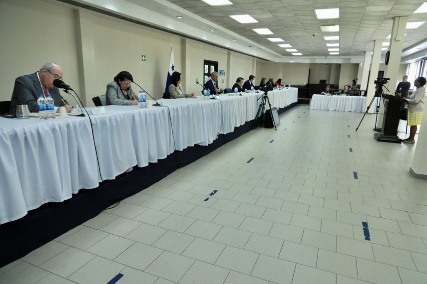 Segundo día de entrevistas a aspirantes a magistrado del Tribunal Electoral.