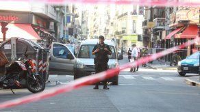 Dos hombres siguen prófugos tras participar en tiroteo en centro Buenos Aires