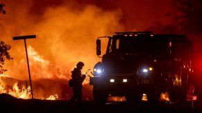 Incendio en el norte de California destruye 65 inmuebles