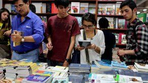 España presenta en Guatemala el libro 20 años de la AECID en Tikal