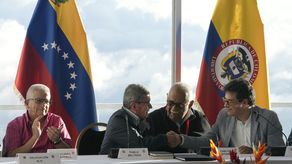 La guerrilla y el gobierno colombiano reinstalaron la mesa de conversaciones con sus respectivas delegaciones.