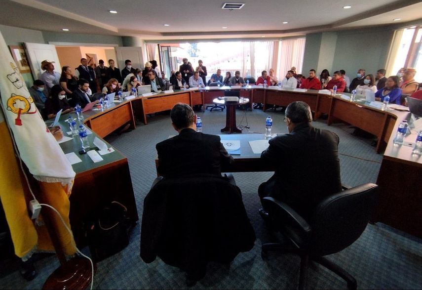 Negociaciones entre el Gobierno de Ecuador e indígenas.