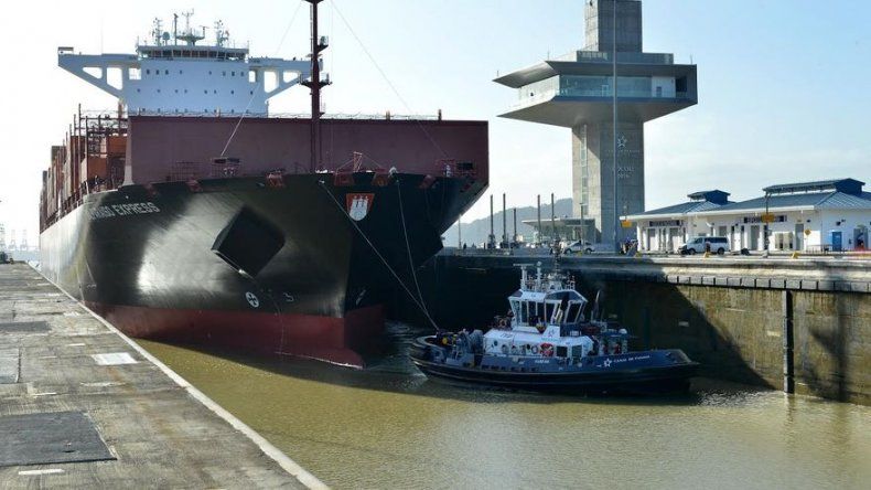 Buque Valparaíso Express con capacidad de 10,500 TEUs realizó tránsito por el Canal