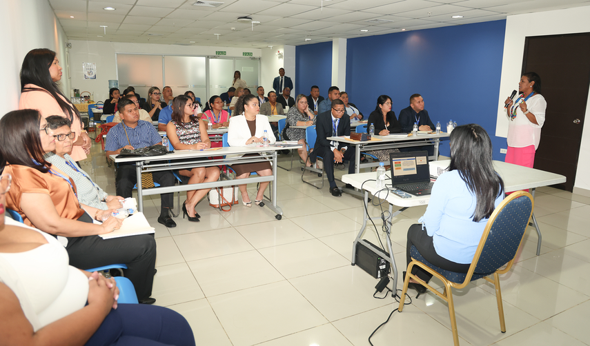 IFARHU capacita a directores sobre becas