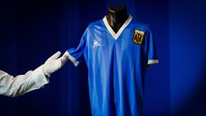 Camiseta subastada de Diego Maradona.
