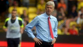 Wenger confirma que sólo falta la firma en los fichajes de Lucas y Mustafi