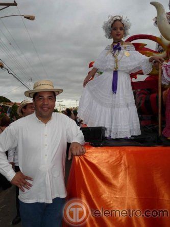 Desfile de las Mil Polleras