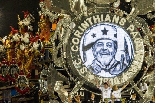 Escuela que homenajeó a Lula favorita del desfile de Sao Paulo