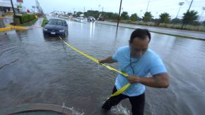 Se prevé que la lluvia saldrá de la zona Dallas-Fort Worth en las próximas horas.
