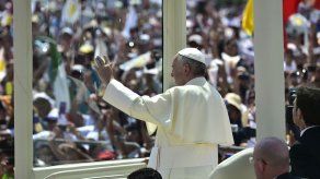 Banderas de varios países ondean en misa papal Banderas de varios países ondean en misa papal