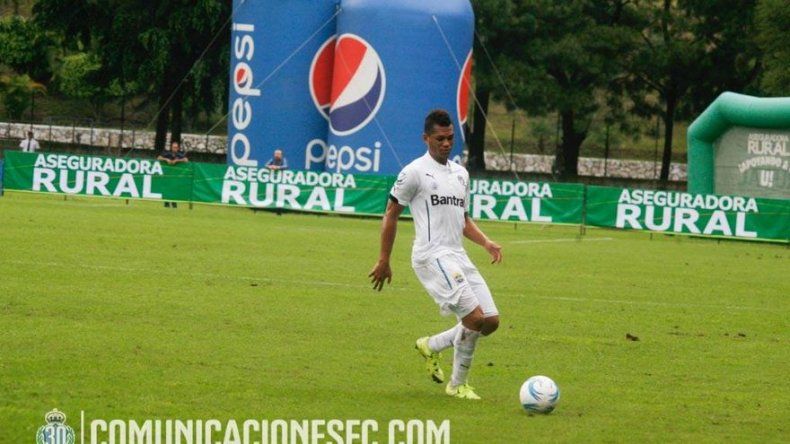 Comunicaciones saca punto ante Universidad con gol de Blackburn
