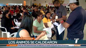 Por segundo día largas filas para obtener cupos en la Escuela Nuevo Emperador