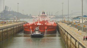 Canal Ampliado recibe a su primer gigante petrolero Suezmax