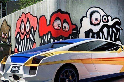 Chris Brown espanta a vecinos con mural monstruoso