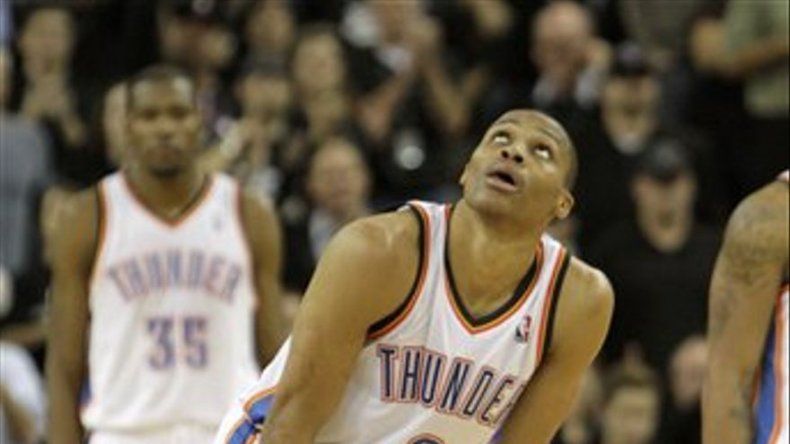 Gasol anota 25 puntos y hace bloqueada del triunfo de los Lakers