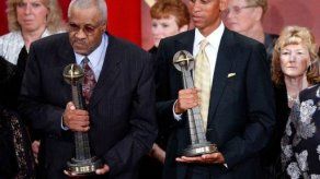 Reggie Miller y Don Nelson en Salón de la Fama de la NBA