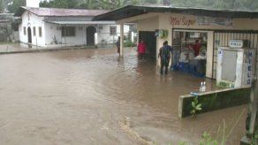 Varias familias en Villa Grecia se vuelven a inundar producto de las lluvias