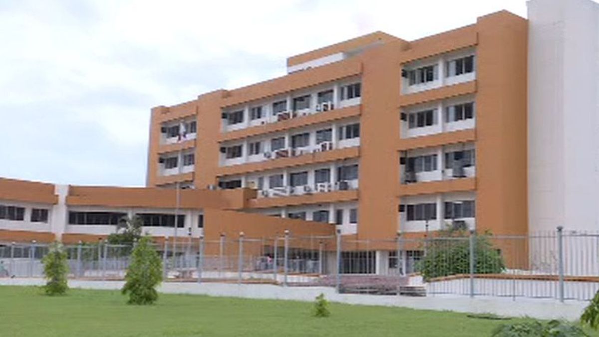 Camas de cuidados intensivos del Hospital Nicolás A. Solano están ocupadas,  doctor Vergara