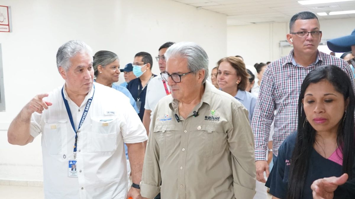 Ministro de Salud, Fernando Boyd, realizó un recorrido por instalaciones hospitalarias.
